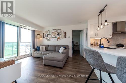 710 - 1030 Sheppard Avenue W, Toronto, ON - Indoor Photo Showing Living Room