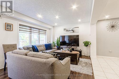 250 Apple Hill Crescent, Kitchener, ON - Indoor Photo Showing Living Room