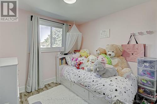 379 Dwight Avenue, Oshawa, ON - Indoor Photo Showing Bedroom