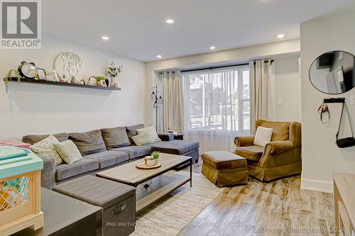 379 Dwight Avenue, Oshawa, ON - Indoor Photo Showing Living Room