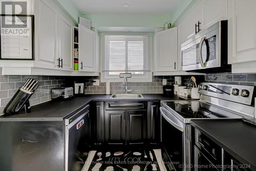 379 Dwight Avenue, Oshawa, ON - Indoor Photo Showing Kitchen