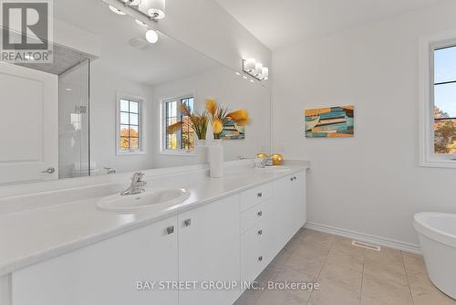 1056 Pisces Trail, Pickering, ON - Indoor Photo Showing Bathroom