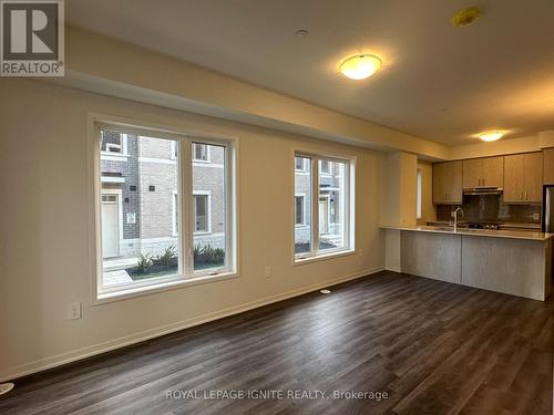 85 - 39 Honeycrisp Crescent, Vaughan, ON - Indoor Photo Showing Kitchen