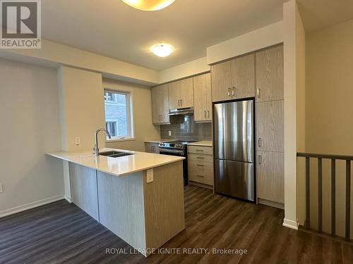 85 - 39 Honeycrisp Crescent, Vaughan, ON - Indoor Photo Showing Kitchen With Double Sink