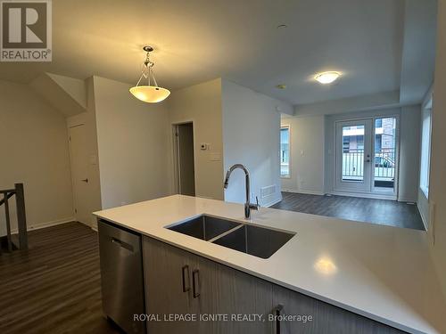 85 - 39 Honeycrisp Crescent, Vaughan, ON - Indoor Photo Showing Kitchen With Double Sink