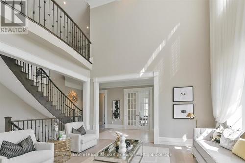 96 Mitchell Place, Newmarket, ON - Indoor Photo Showing Living Room