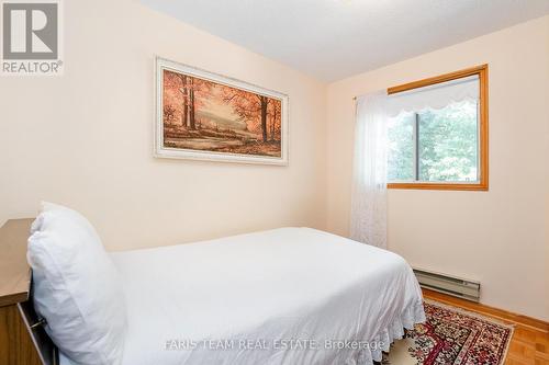 84 Wendake Road, Tiny, ON - Indoor Photo Showing Bedroom