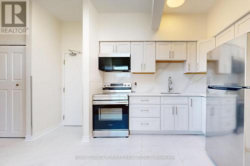 3 - 3519 Lake Shore Boulevard W, Toronto, ON - Indoor Photo Showing Kitchen