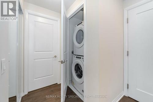 2415 - 35 Watergarden Drive, Mississauga, ON - Indoor Photo Showing Laundry Room