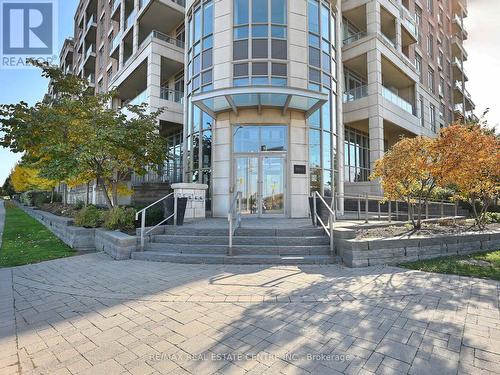 107 - 2480 Prince Michael Drive, Oakville, ON - Outdoor