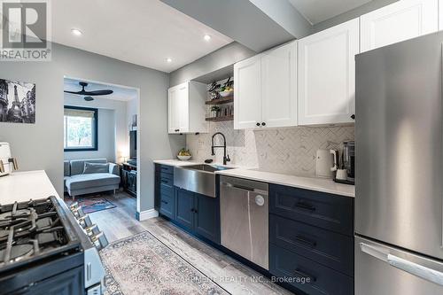 2323 Glastonbury Road, Burlington, ON - Indoor Photo Showing Kitchen