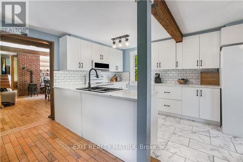 6221 County 10 Road, Prescott And Russell, ON - Indoor Photo Showing Kitchen