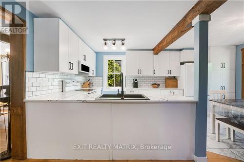 6221 County 10 Road, Prescott And Russell, ON - Indoor Photo Showing Kitchen