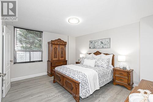 314 - 10 Edgecliff Golfway, Toronto (Flemingdon Park), ON - Indoor Photo Showing Bedroom