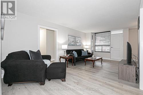 314 - 10 Edgecliff Golfway, Toronto (Flemingdon Park), ON - Indoor Photo Showing Living Room