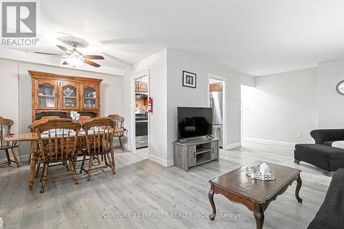 314 - 10 Edgecliff Golfway, Toronto (Flemingdon Park), ON - Indoor Photo Showing Living Room