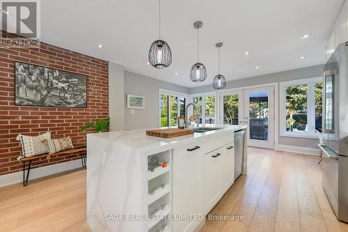 10 Lionel Heights Crescent, Toronto, ON - Indoor Photo Showing Kitchen