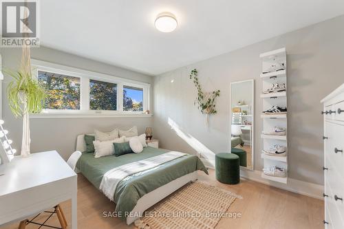 10 Lionel Heights Crescent, Toronto, ON - Indoor Photo Showing Bedroom