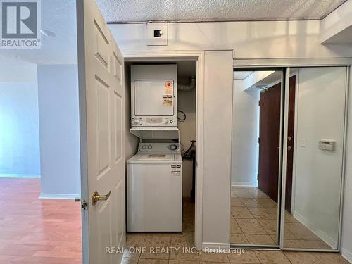 1005 - 28 Olive Avenue, Toronto, ON - Indoor Photo Showing Laundry Room