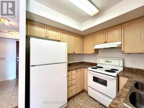 1005 - 28 Olive Avenue, Toronto, ON - Indoor Photo Showing Kitchen