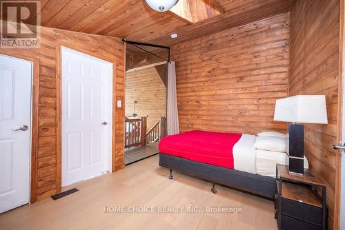 800 Forest Park Road, Laurentian Valley, ON - Indoor Photo Showing Bedroom