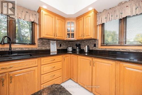 800 Forest Park Road, Laurentian Valley, ON - Indoor Photo Showing Kitchen