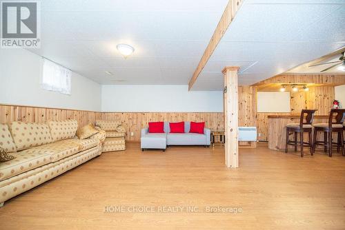 800 Forest Park Road, Laurentian Valley, ON - Indoor Photo Showing Living Room