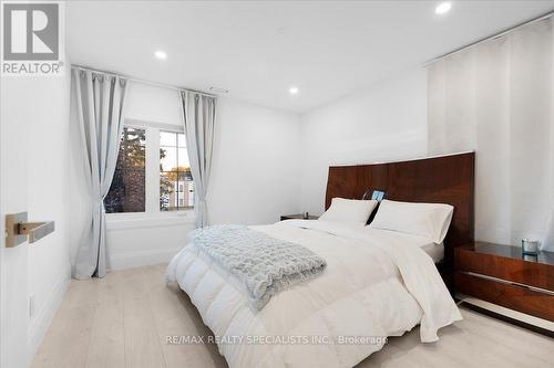 5709 Dorchester Road, Niagara Falls, ON - Indoor Photo Showing Bedroom