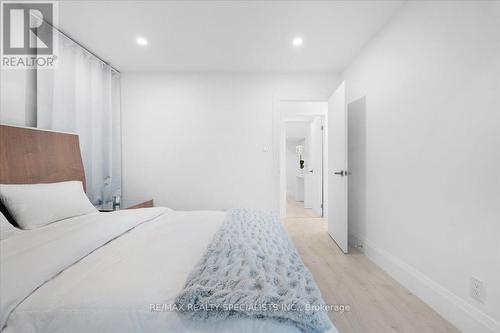 5709 Dorchester Road, Niagara Falls, ON - Indoor Photo Showing Bedroom