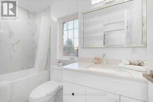 5709 Dorchester Road, Niagara Falls, ON - Indoor Photo Showing Bathroom