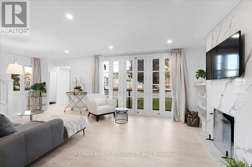 5709 Dorchester Road, Niagara Falls, ON - Indoor Photo Showing Living Room