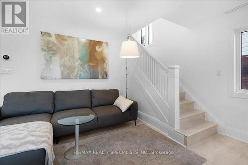 5709 Dorchester Road, Niagara Falls, ON - Indoor Photo Showing Living Room