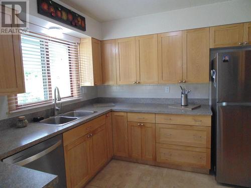 1691 Silverwood Crescent, Castlegar, BC - Indoor Photo Showing Kitchen With Double Sink