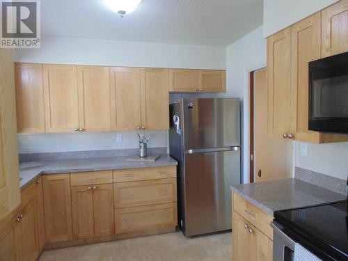 1691 Silverwood Crescent, Castlegar, BC - Indoor Photo Showing Kitchen