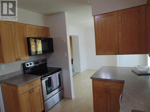 1691 Silverwood Crescent, Castlegar, BC - Indoor Photo Showing Kitchen