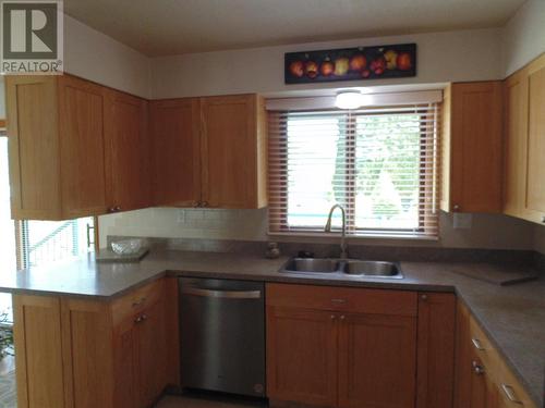 1691 Silverwood Crescent, Castlegar, BC - Indoor Photo Showing Kitchen With Double Sink