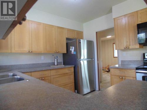 1691 Silverwood Crescent, Castlegar, BC - Indoor Photo Showing Kitchen With Double Sink