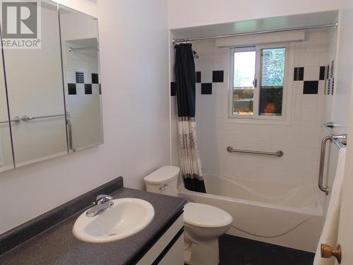 1691 Silverwood Crescent, Castlegar, BC - Indoor Photo Showing Bathroom