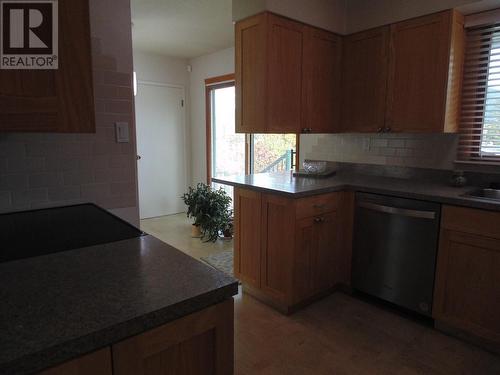 1691 Silverwood Crescent, Castlegar, BC - Indoor Photo Showing Kitchen