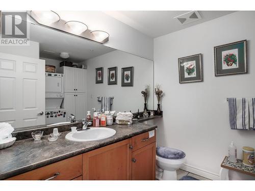 1961 Durnin Road Unit# 210, Kelowna, BC - Indoor Photo Showing Bathroom