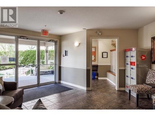 1961 Durnin Road Unit# 210, Kelowna, BC - Indoor Photo Showing Living Room