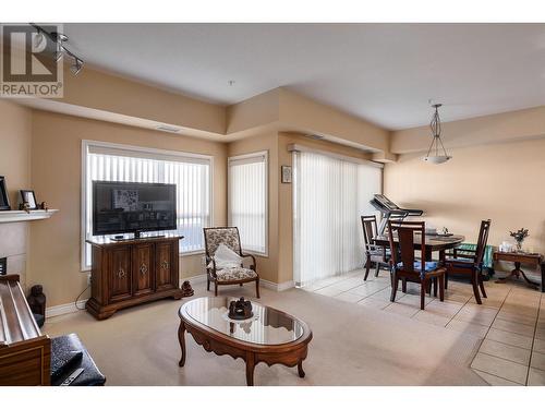 1961 Durnin Road Unit# 304, Kelowna, BC - Indoor Photo Showing Living Room