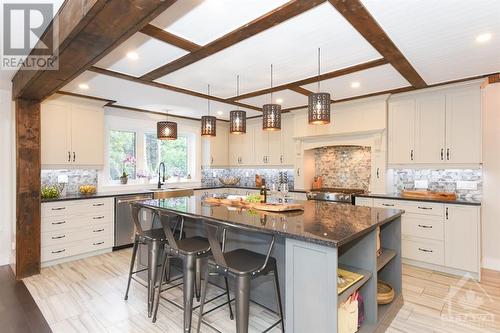 8215 Fernbank Road, Ottawa, ON - Indoor Photo Showing Kitchen With Upgraded Kitchen