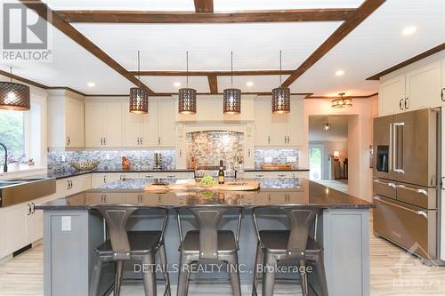 8215 Fernbank Road, Ottawa, ON - Indoor Photo Showing Kitchen With Upgraded Kitchen