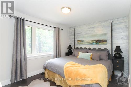 8215 Fernbank Road, Ottawa, ON - Indoor Photo Showing Bedroom