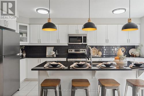 59 Littlebeck Crescent, Whitby, ON - Indoor Photo Showing Kitchen With Upgraded Kitchen