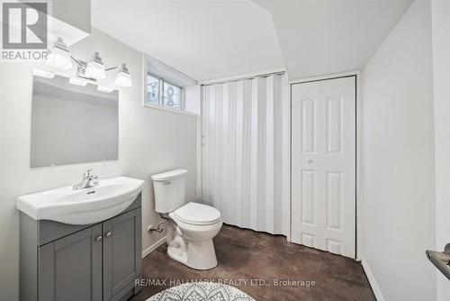 27 Woodfern Drive, Toronto, ON - Indoor Photo Showing Bathroom