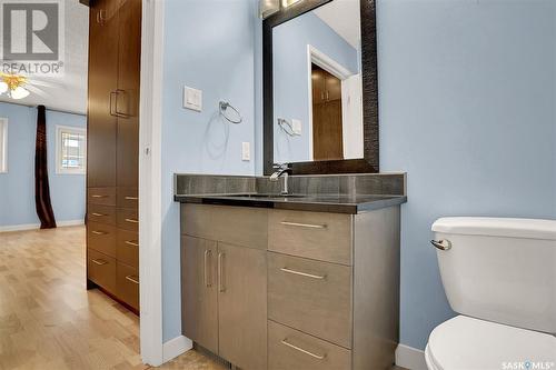 2233 Mcintyre Street, Regina, SK - Indoor Photo Showing Bathroom