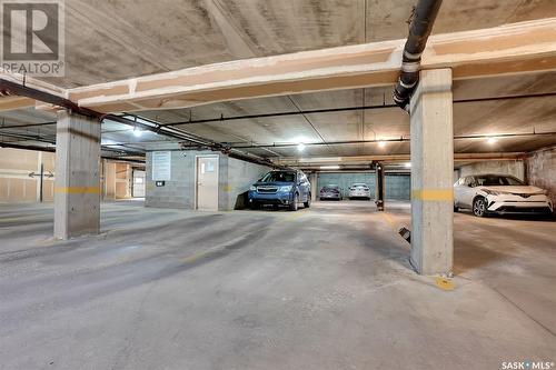 2233 Mcintyre Street, Regina, SK - Indoor Photo Showing Garage