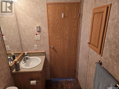 514 3Rd Avenue, Wood Mountain, SK - Indoor Photo Showing Bathroom